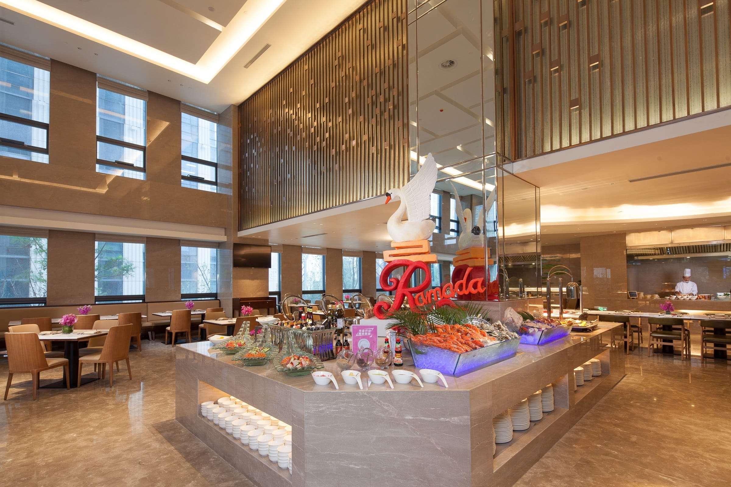 Ramada Jinan Hotel Екстериор снимка